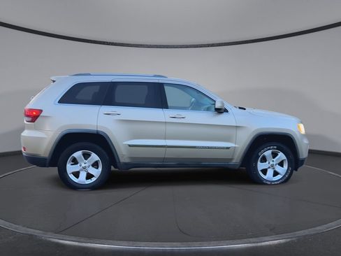 Used 2011 Jeep Grand Cherokee Laredo RWD image 9