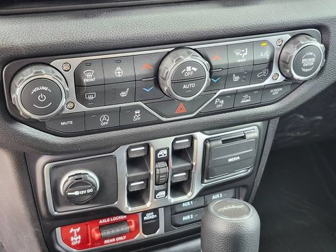New 2026 Jeep Gladiator Sport AWD/4WD image 32