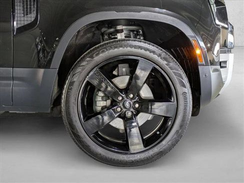 Used 2024 Land Rover Defender 110 S image 24