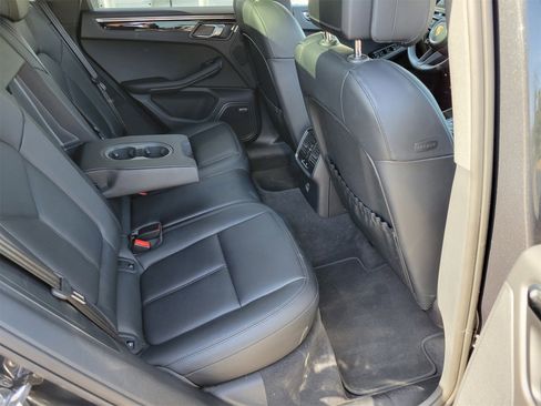 Used 2025 Porsche Macan Loaner image 30