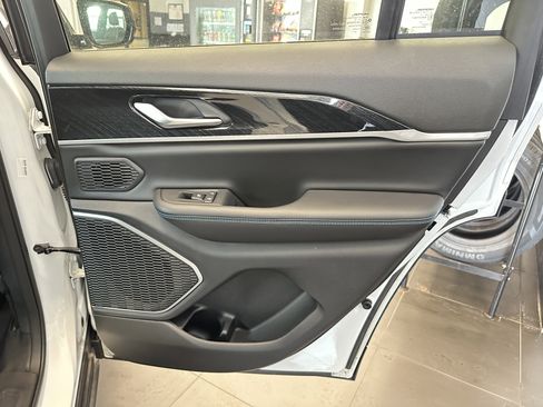 Used 2023 Jeep Grand Cherokee Trailhawk image 37