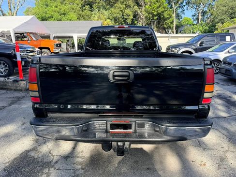 Used 2003 GMC Sierra 3500 SLT w/ SLT Preferred Equipment Group AWD/4WD image 4