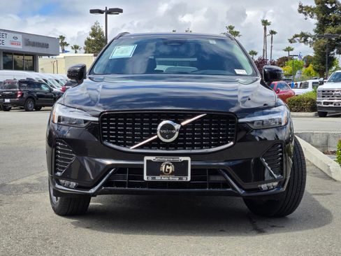 Used 2025 Volvo XC60 B5 Plus AWD/4WD image 2
