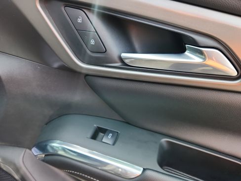 Used 2025 Chevrolet Traverse LT image 48