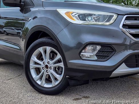 Used 2017 Ford Escape SE w/ Equipment Group 201A AWD/4WD image 5