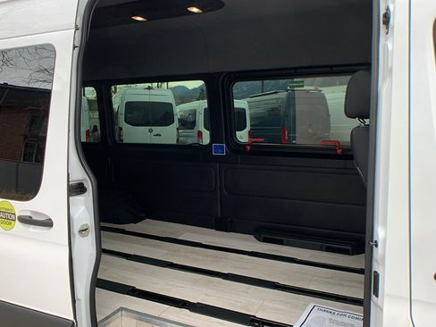 Used 2020 Mercedes-Benz Sprinter 3500 image 18