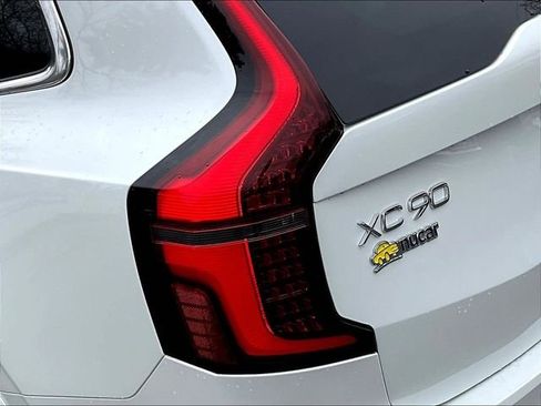 Used 2025 Volvo XC90 B6 Plus image 34
