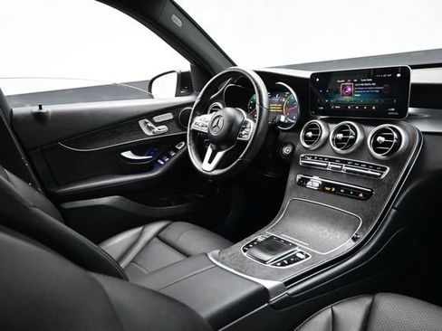 Used 2021 Mercedes-Benz GLC 300 4MATIC w/ Premium Package image 16