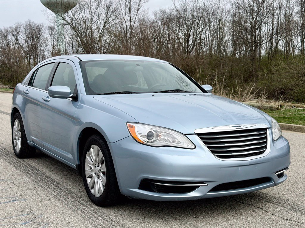 Used 2014 Chrysler 200 LX FWD image 1