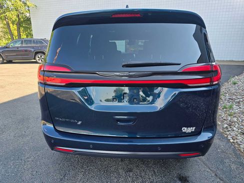 Used 2024 Chrysler Pacifica Touring-L w/ S Appearance Package FWD image 5