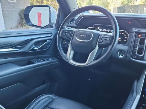 Used 2021 GMC Yukon Denali w/ Denali Premium Package image 9