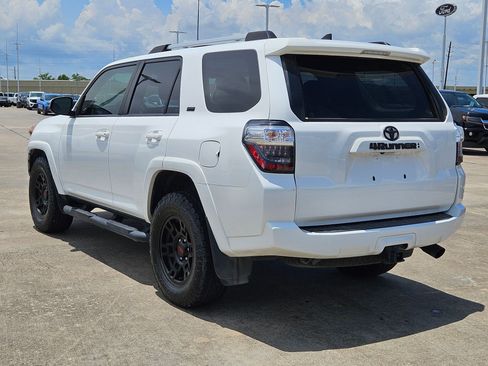 Used 2022 Toyota 4Runner SR5 Premium w/ Moonroof Package RWD image 7
