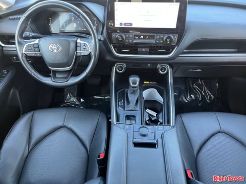 Certified 2025 Toyota Grand Highlander FWD image 16