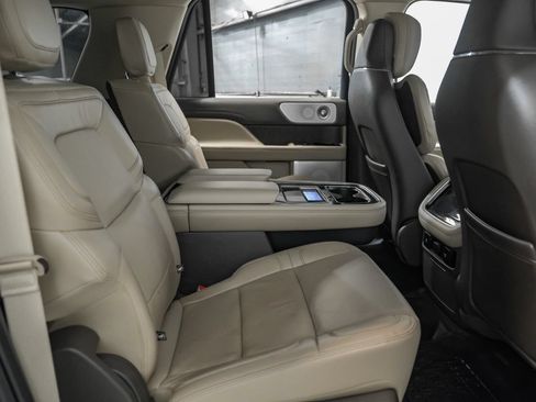Used 2022 Lincoln Navigator L Reserve AWD/4WD image 33