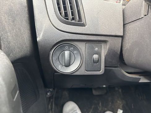 Used 2010 Ford Focus SE image 18