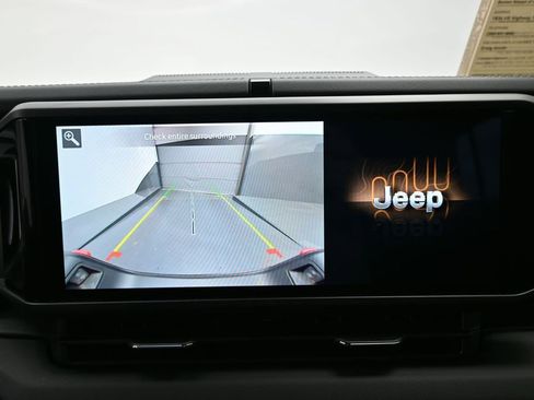 Used 2024 Jeep Gladiator Mojave AWD/4WD image 18