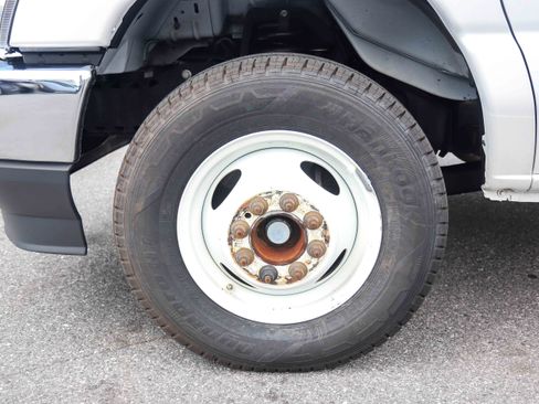 Used 2024 Ford E-450 and Econoline 450 Super Duty w/ Driver's Safety Package RWD image 24