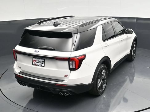 Used 2025 Ford Explorer ST AWD/4WD image 43