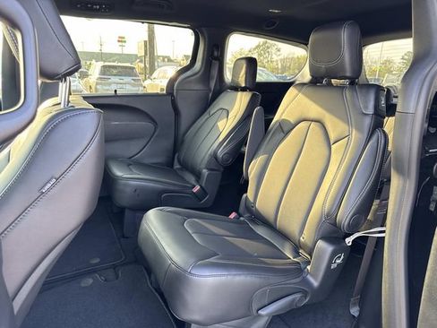 New 2026 Chrysler Pacifica Select FWD image 17