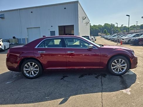 Used 2018 Chrysler 300 Limited AWD/4WD image 9