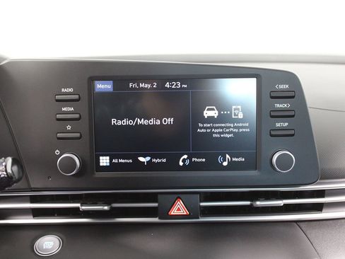 Used 2025 Hyundai Elantra Blue image 11