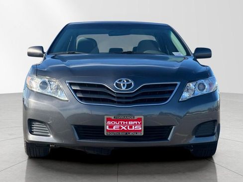 Used 2010 Toyota Camry LE image 9