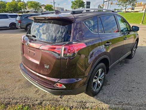Used 2018 Toyota RAV4 XLE AWD/4WD image 3