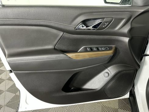 Used 2023 GMC Acadia SLE w/ Driver Convenience Package FWD image 23