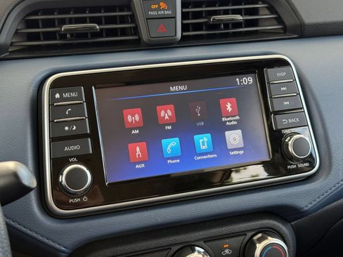 Used 2025 Nissan Versa SV FWD image 19