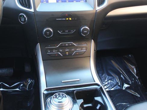 Used 2020 Ford Edge SEL image 5