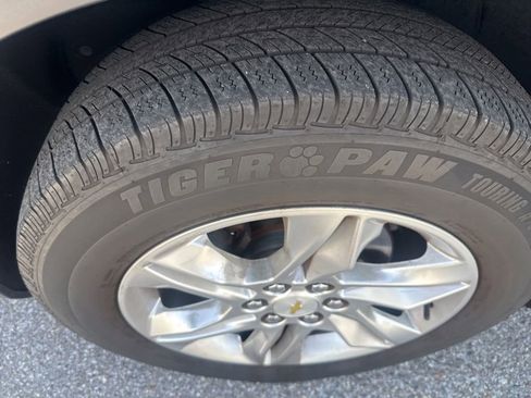 Used 2020 Chevrolet Blazer LT w/ LPO, Floor Liner Package FWD image 9