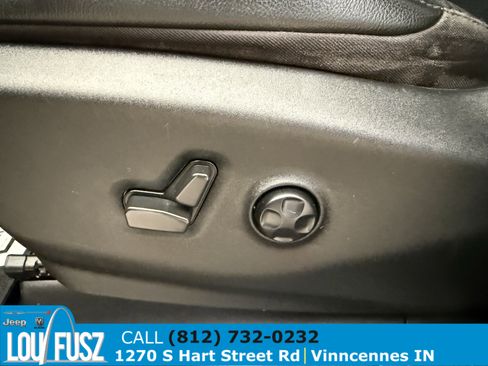 Used 2021 Chrysler Pacifica Touring-L w/ Uconnect Theater Family Group image 18