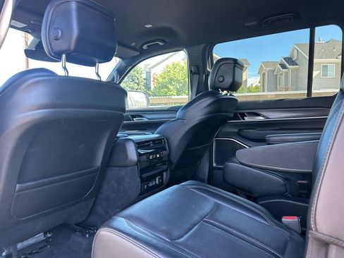 Used 2024 Jeep Wagoneer L Series II AWD/4WD image 29