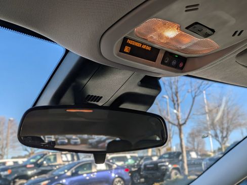 Used 2025 Chevrolet Trax LT w/ LT Convenience Package image 31