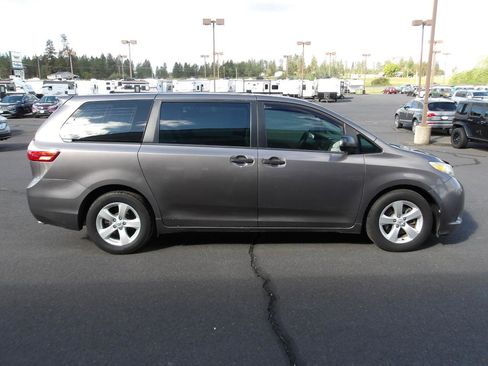 Used 2015 Toyota Sienna L FWD image 6