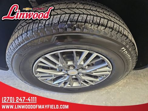 Used 2026 Chevrolet Traverse LT FWD image 8