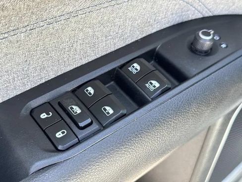 Used 2024 Jeep Compass Latitude AWD/4WD image 30