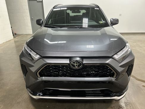 New 2025 Toyota RAV4 SE image 7