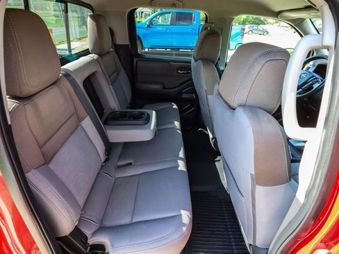 Used 2022 Nissan Frontier SV image 39