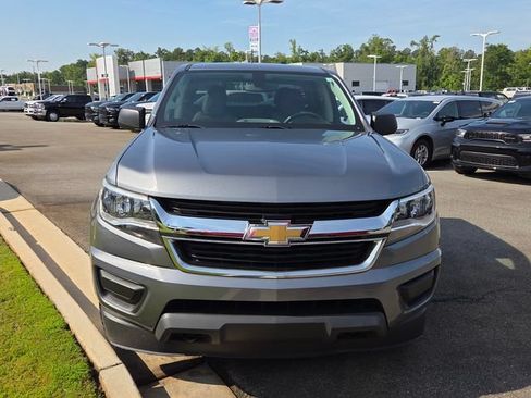 Used 2020 Chevrolet Colorado W/T AWD/4WD image 2
