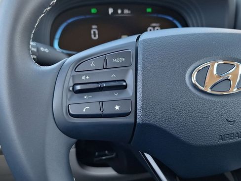 New 2025 Hyundai Venue Limited image 16
