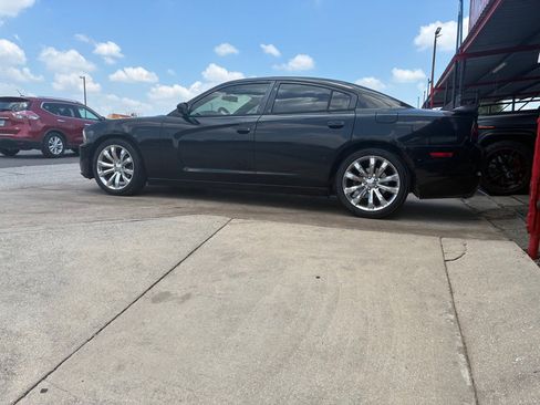 Used 2012 Dodge Charger SE RWD image 23