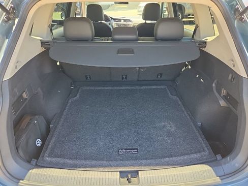 Used 2019 Volkswagen Tiguan SE w/ Panoramic Sunroof Package AWD/4WD image 12