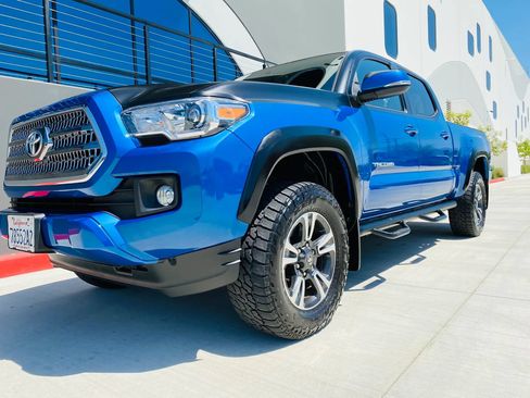 Used 2016 Toyota Tacoma TRD Sport RWD image 4