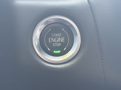 Used 2023 GMC Yukon XL SLT AWD/4WD image 15
