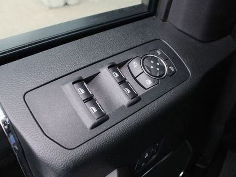 Used 2018 Ford F150 Lariat w/ Equipment Group 502A Luxury image 8