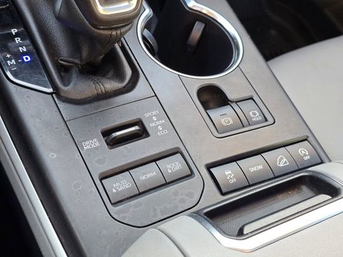 Used 2022 Toyota Highlander XLE image 23