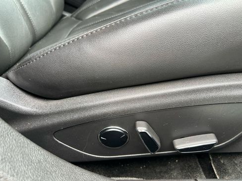 Used 2013 Lincoln MKZ FWD image 12