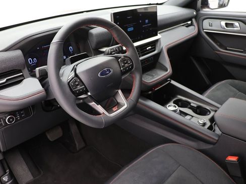 Used 2025 Ford Explorer ST image 17