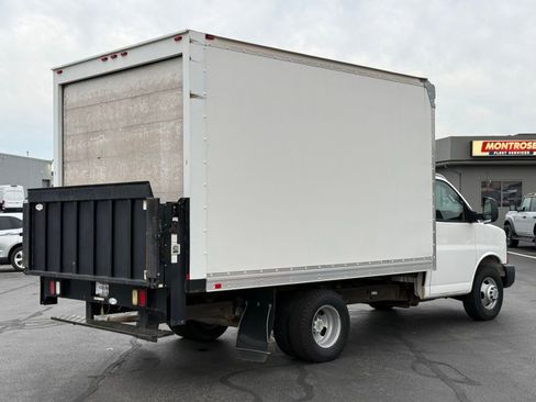 Used 2016 Chevrolet Express 3500 RWD image 4